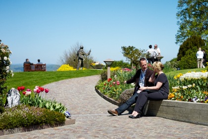 Tolles Wetter & tolle Location: Lilienberg. Matthias Wipf und Anja Hussong im Gespräch.