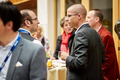 Karem Albash und Thomas Rippel im Gespräch